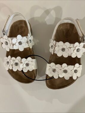 Giulia Palai White Floral Girls' Sandals - Kids Shoes